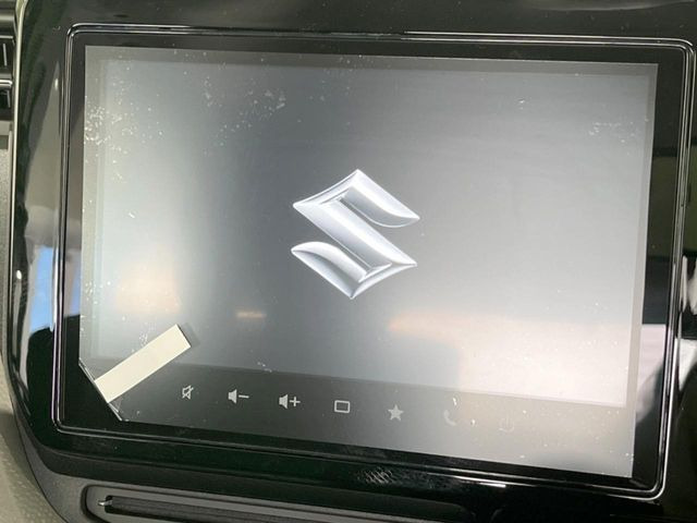 【メーカー純正ナビ】インテリアに溶け込むスタイリッシュな「専用設計」メーカーナビを装備♪視認性や操作性など基本性能にも優れ、より上質なカーライフをお楽しみいただけます。