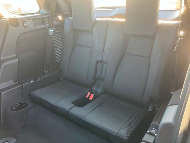 ディスカバリースポーツダイナミック SE 2.0L D200 5+2シート ディーゼル 4WD