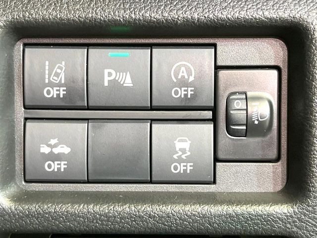 【アイドリングストップ】赤信号や渋滞で停車した際にエンジンを停止し、無駄な燃料の消費を抑えます。燃費向上や環境保護につなげる機能♪エンジンはブレーキを離せば再始動します。