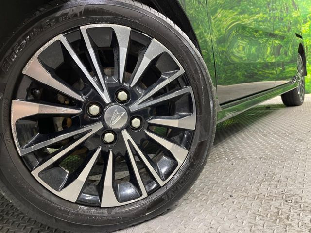 �y����15�C���`�A���~�z�C�[���z�O�ςɃ}�b�`���������A���~�z�C�[���𑕒����Ă���܂��B�e��ЊO�A���~�z�C�[����A�X�^�b�h���X�^�C�����戵�����Ă���܂��B���񂲑��k����������