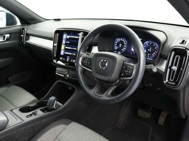 XC40B4 モメンタム