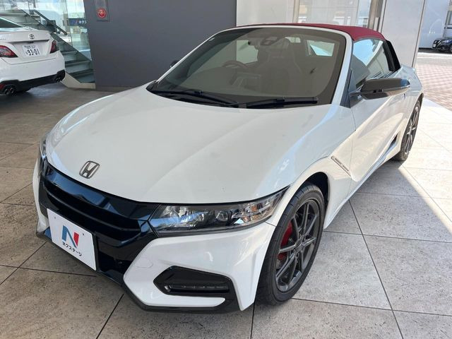 高透明度のガラス皮膜で撥水はもちろん、上質なツヤ・光沢を実現。紫外線や酸性雨から大切な愛車を保護し、色あせ・劣化を防止。「弾スプラッシュコート」、「弾プリミッサコート」からお選びいただけます。