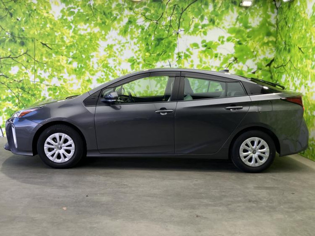 プリウス1.8 S セーフティ プラスII E-Four 4WD