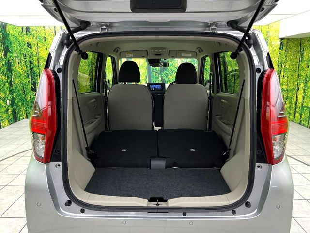 ���i�̂���������ʋ΁A���}���ɏ\���ȉ׎��X�y�[�X���m�ۂ��Ă���܂��B�Z�J���h�V�[�g��|���ƁA�傫�ȉו��̐ύڂ��\�ł���