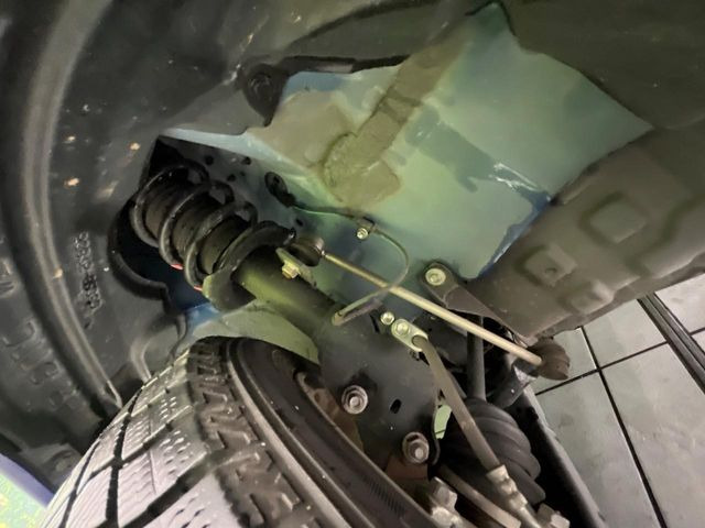 お車を安心してお乗りいただく為には、足回りの定期点検が欠かせません。サービスサポート(有償保証)では無料点検もご提供しており、安心のカーライフをお過ごしいただけるサポート体制が整っています。