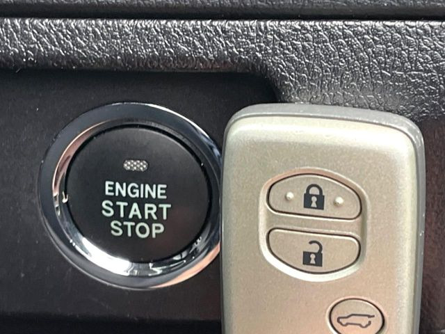 �y�X�}�[�g�L�[�z�J�o����|�P�b�g�ɓ��ꂽ�܂܂ł��h�A�̎{���E�������\�ȃX�}�[�g�L�[�𑕔��B�G���W���̃I���E�I�t�����J�M�����o���K�v����������Ƃ��Ă��֗��ł���