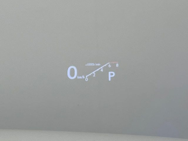 �y�J���[�w�b�h�A�b�v�f�B�X�v���C�z���݂̑��x�⑖�s�����f�W�^���\���ŉ^�]�ȑO���̃K���X�ɓ��e!�J���[�t���Ŏ��F���������A�^�]���ڐ������炳���K�v�ȏ����m�F�ł���̂łƂ��Ă��֗��ň��S!