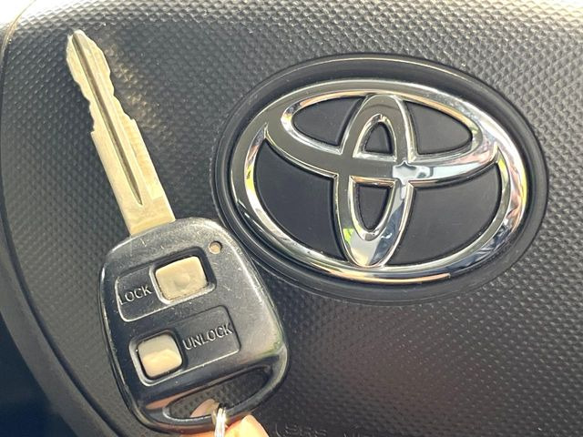 【キーレス】少し離れた場所からでもボタン一つでドアの開錠・施錠ができるのでとっても便利!ドアの鍵穴周りに傷をつけることもありません♪