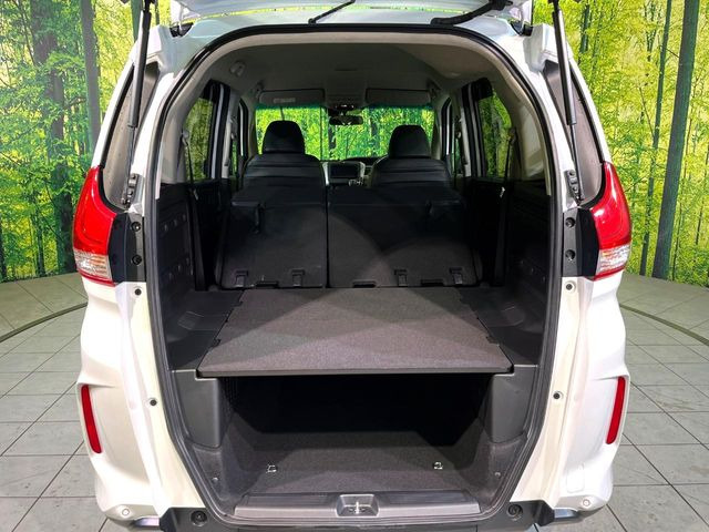 ���i�̂���������ʋ΁A���}���ɏ\���ȉ׎��X�y�[�X���m�ۂ��Ă���܂��B�Z�J���h�V�[�g��|���ƁA�傫�ȉו��̐ύڂ��\�ł���