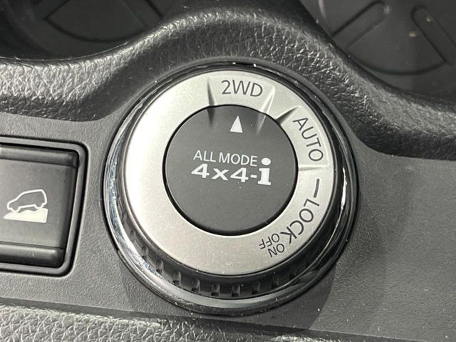 �y�I�[�����[�h4&times;4�z2WD/4WD���[�h����y�ɐ؂�ւ��\�B�R��d����2WD�A�X�^�b�N���ɖ𗧂�LOCK�AAUTO���[�h�ł�4WD�̔z���������Œ������A�H�ʏ󋵂��킸���肵��������T�|�[�g�B