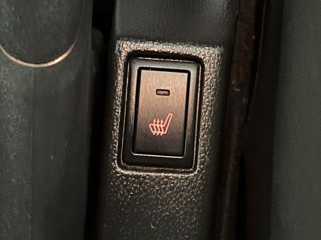 【シートヒーター】寒い日に重宝するシートヒーター!エアコンより早く温まってくれるので寒がりの人も安心ですね♪エアコンの温風は乾燥するから苦手、という方にもをおすすめです。