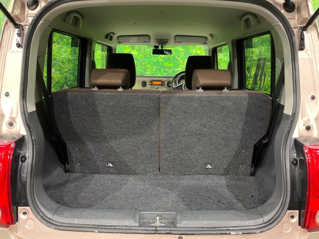 ���i�̂���������ʋ΁A���}���ɏ\���ȉ׎��X�y�[�X���m�ۂ��Ă���܂��B�Z�J���h�V�[�g��|���ƁA�傫�ȉו��̐ύڂ��\�ł���