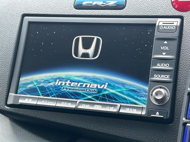 【メーカー純正ナビ】インテリアに溶け込むスタイリッシュな「専用設計」メーカーナビを装備♪視認性や操作性など基本性能にも優れ、より上質なカーライフをお楽しみいただけます。