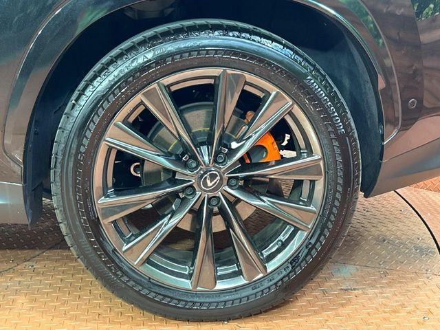 �y����20�C���`�A���~�z�C�[���z�O�ςɃ}�b�`���������A���~�z�C�[���𑕒����Ă���܂��B�e��ЊO�A���~�z�C�[����A�X�^�b�h���X�^�C�����戵�����Ă���܂��B���񂲑��k����������