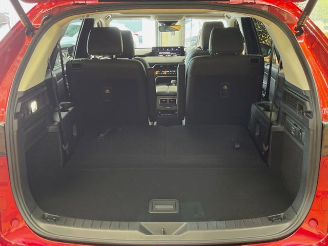 ���i�̂���������ʋ΁A���}���ɏ\���ȉ׎��X�y�[�X���m�ۂ��Ă���܂��B�Z�J���h�V�[�g��|���ƁA�傫�ȉו��̐ύڂ��\�ł���