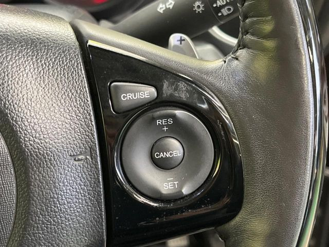 【クルーズコントロール】高速道路もラクラク走行。アクセルを離しても一定速度で走行ができ、長距離運転時の負担を軽減!加速・減速も簡単なスイッチ操作で調整できます。