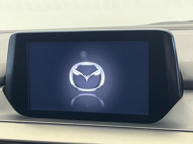 �y8�C���`�}�c�_�R�l�N�g�z�ԓ��̕��͋C�Ƀ}�b�`������^�̃f�B�X�v���C�B�X�}�z�ڑ��ł̃i�r�g�p��Bluetooth�Đ����A�l�X�ȋ@�\���y���߂܂��B�����I�ȃ_�C�������삪�\�ŁA�g��������ǍD�ł��B