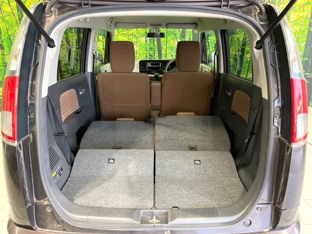 ���i�̂���������ʋ΁A���}���ɏ\���ȉ׎��X�y�[�X���m�ۂ��Ă���܂��B�Z�J���h�V�[�g��|���ƁA�傫�ȉו��̐ύڂ��\�ł���