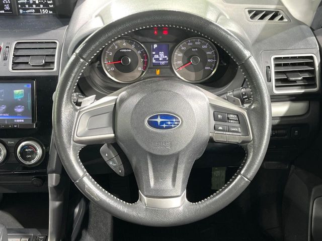 �y�����v�����X�e�A�����O�z�㎿�Ȋv���g�p���邱�ƂŁA��ɂ����������݂ƂĂ��^�]���₷���n���h���ł���