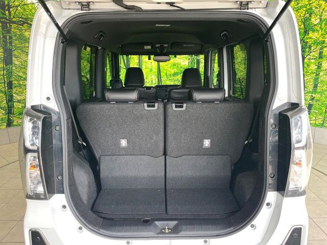 ���i�̂���������ʋ΁A���}���ɏ\���ȉ׎��X�y�[�X���m�ۂ��Ă���܂��B�Z�J���h�V�[�g��|���ƁA�傫�ȉו��̐ύڂ��\�ł���