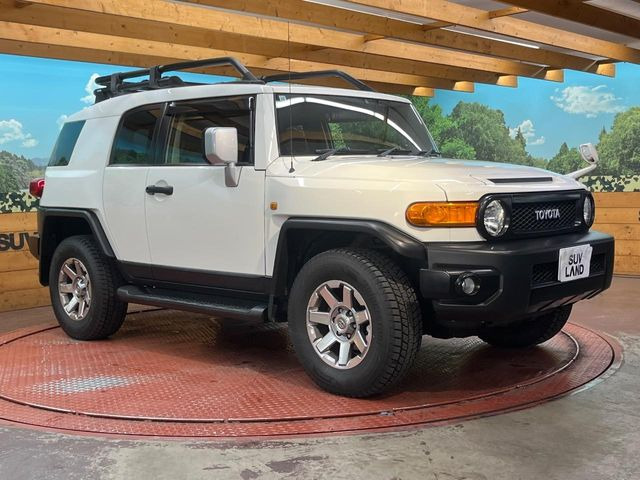 高透明度のガラス皮膜で撥水はもちろん、上質なツヤ・光沢を実現。紫外線や酸性雨から大切な愛車を保護し、色あせ・劣化を防止。「弾スプラッシュコート」、「弾プリミッサコート」からお選びいただけます。