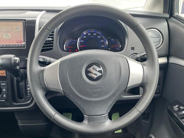 �y�����v�����X�e�A�����O�z�㎿�Ȋv���g�p���邱�ƂŁA��ɂ����������݂ƂĂ��^�]���₷���n���h���ł���