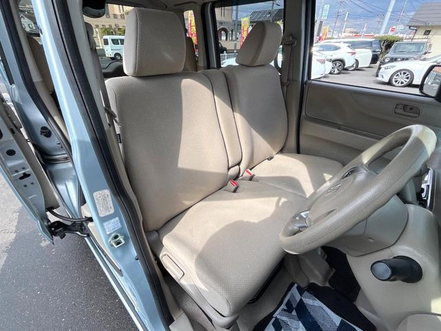 運転席シート廻りは使用感も少なく、良好な状態となっています。丁寧に使われていたことがよくわかりますね。