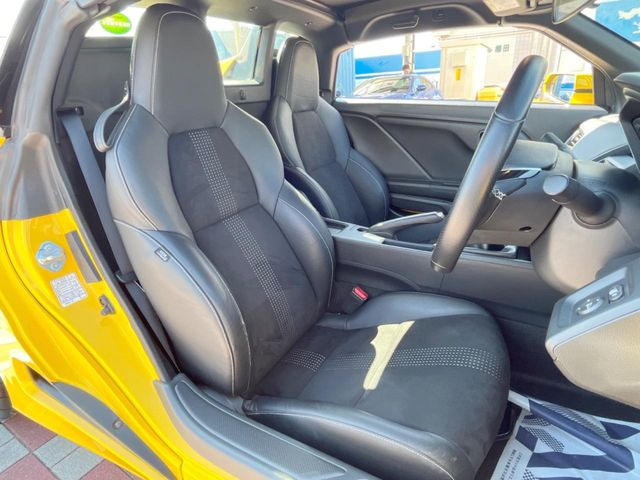 �y�n�[�t���U�[�V�[�g�z�������ƍ���S�n�𗼗������l�C�̃V�[�g���w�ʁE���ʂ̃t�@�u���b�N�f�ނ́A�ʋC���̗ǂ��⊊��ɂ����ɗD��Ă��܂��B�C���╞���ɍ��E���ꂸ���K�ɂ���肢�������܂��B