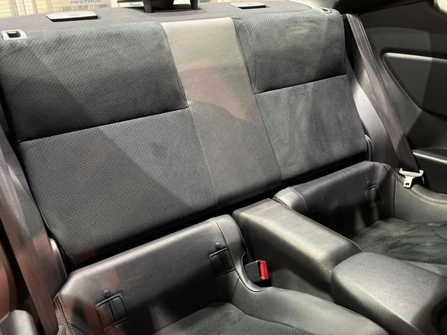 後部座席も気になるようなキズ・汚れやへたり等、大きなダメージはなく、良好な状態です。