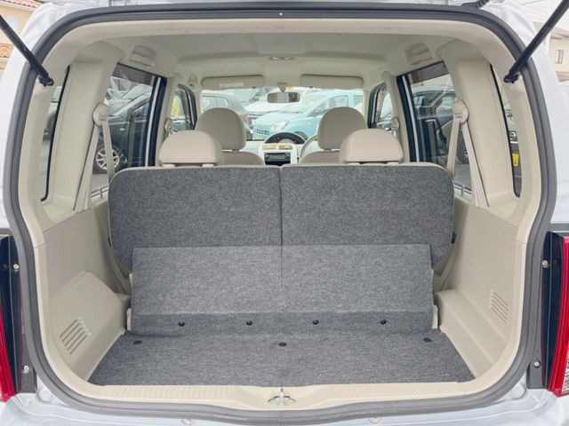 普段のお買い物や通勤、送迎等に十分な荷室スペースを確保しております。セカンドシートを倒すと、大きな荷物の積載も可能です♪