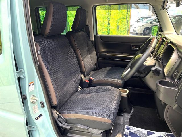 運転席シート廻りは使用感も少なく、良好な状態となっています。丁寧に使われていたことがよくわかりますね。