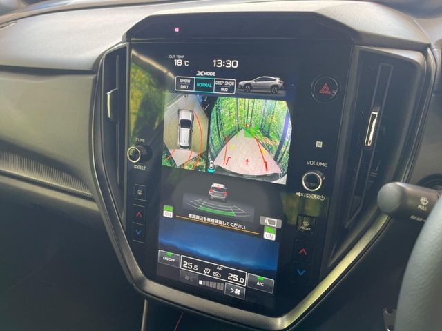 �y�}���`�e���C�����j�^�[�z�Ԃ̃t�����g��T�C�h�̃J�����摜�𓯎��Ƀ��j�^�[�\�����邱�ƂŁA���H�⋷�����𑖍s���ł����͂̏󋵊m�F���ł����S!�{�iSUV�ɂ��ꂵ�������ł���