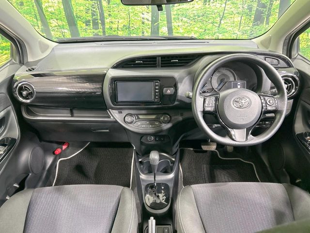 ヴィッツ1.5 ハイブリッド F セーフティ エディションII