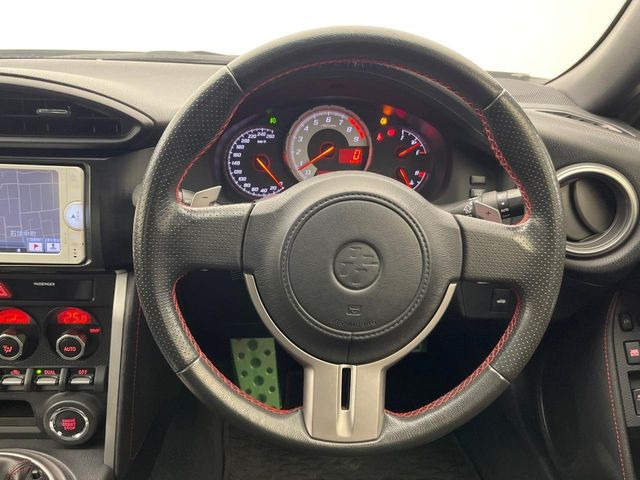 �y�����v�����X�e�A�����O�z�㎿�Ȋv���g�p���邱�ƂŁA��ɂ����������݂ƂĂ��^�]���₷���n���h���ł���