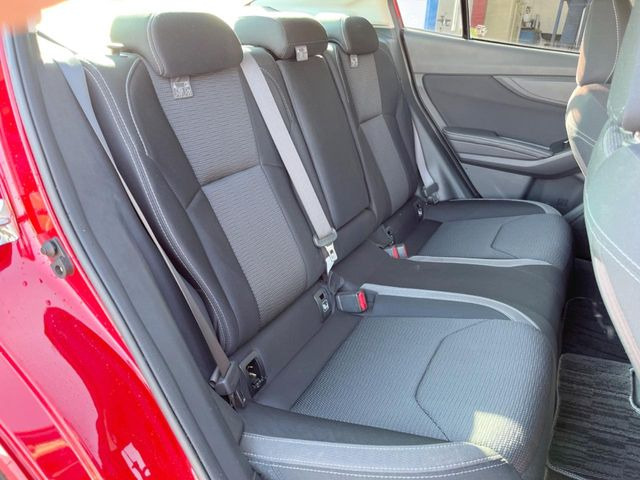 後部座席も気になるようなキズ・汚れやへたり等、大きなダメージはなく、良好な状態です。