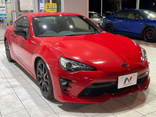 高透明度のガラス皮膜で撥水はもちろん、上質なツヤ・光沢を実現。紫外線や酸性雨から大切な愛車を保護し、色あせ・劣化を防止。「弾スプラッシュコート」、「弾プリミッサコート」からお選びいただけます。