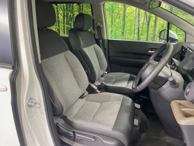 運転席シート廻りは使用感も少なく、良好な状態となっています。丁寧に使われていたことがよくわかりますね。