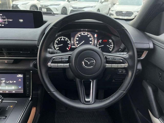 �y�����v�����X�e�A�����O�z�㎿�Ȋv���g�p���邱�ƂŁA��ɂ����������݂ƂĂ��^�]���₷���n���h���ł���