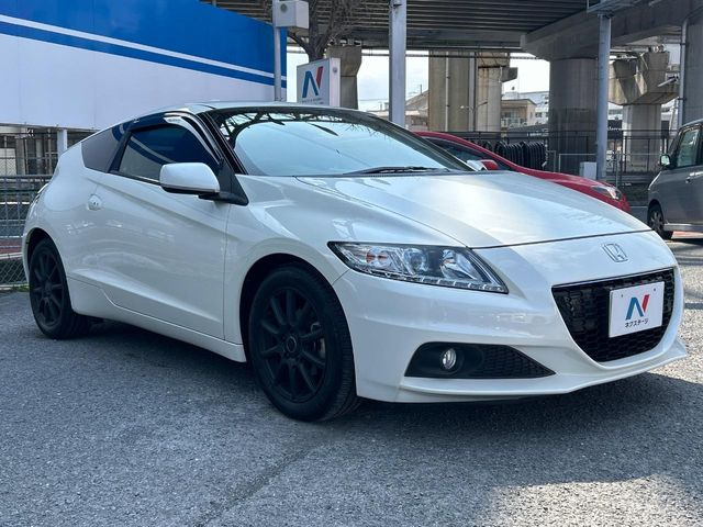 高透明度のガラス皮膜で撥水はもちろん、上質なツヤ・光沢を実現。紫外線や酸性雨から大切な愛車を保護し、色あせ・劣化を防止。「弾スプラッシュコート」、「弾プリミッサコート」からお選びいただけます。