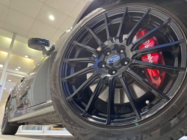 【純正18インチアルミホイール】外観にマッチした純正アルミホイールを装着しております。各種社外アルミホイールや、スタッドレスタイヤも取扱いしております。是非ご相談ください♪