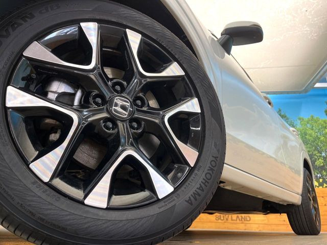 �y����18�C���`�A���~�z�C�[���z�O�ςɃ}�b�`���������A���~�z�C�[���𑕒����Ă���܂��B�e��ЊO�A���~�z�C�[����A�X�^�b�h���X�^�C�����戵�����Ă���܂��B���񂲑��k����������