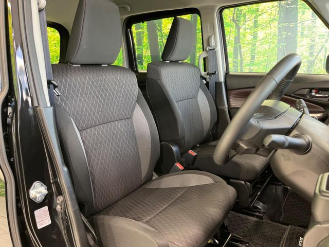 運転席シート廻りは使用感も少なく、良好な状態となっています。丁寧に使われていたことがよくわかりますね。