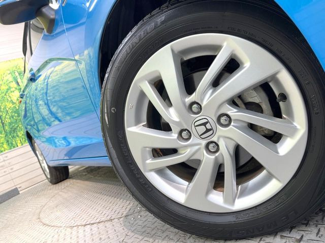 �y����15�C���`�A���~�z�C�[���z�O�ςɃ}�b�`���������A���~�z�C�[���𑕒����Ă���܂��B�e��ЊO�A���~�z�C�[����A�X�^�b�h���X�^�C�����戵�����Ă���܂��B���񂲑��k����������
