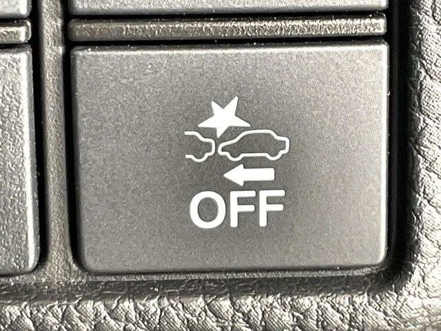 �y�z���_�Z���V���O�z���s���ɑO���̎ԗ�����F�����A�Փ˂������Ȏ��͌x��ƃu���[�L�ŏՓˉ���Ɣ�Q�y�����A�V�X�g�B�����S�Ƀh���C�u�����y���݂��������܂��B