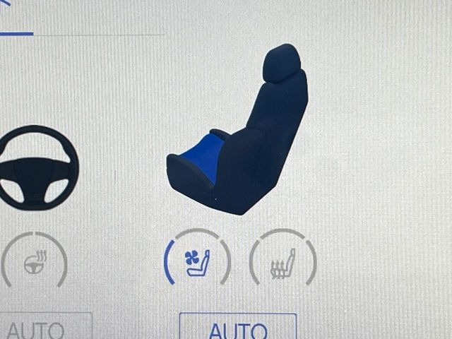 【シートベンチレーション】夏場は涼しい風でお尻や背中の熱やムレを防ぎ、冬はエアコンよりも早く温まってポカポカに!季節を問わず快適に過ごせます。