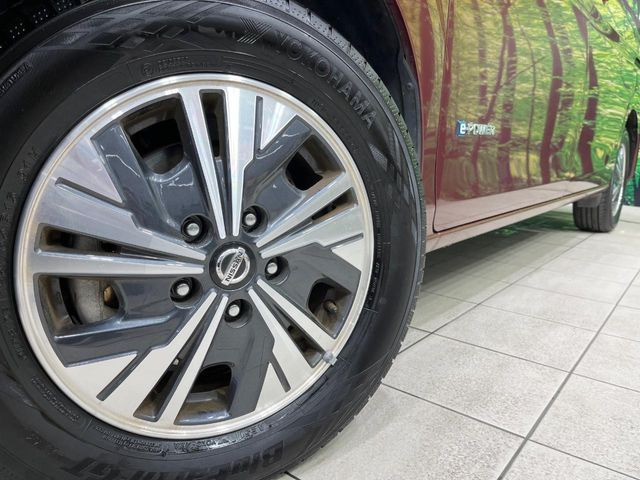 �y15�C���`�A���~�z�C�[���z�O�ςɃ}�b�`�����A���~�z�C�[���𑕒����Ă���܂��B�e��A���~�z�C�[����A�X�^�b�h���X�^�C�����戵�����Ă���܂��B���񂲑��k����������