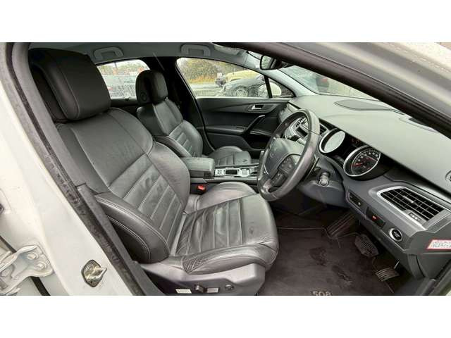 気になるお車がありましたら右の電話番号から直接お店にお問い合わせください。支払方法から車両情報、状態までなんでもご説明させて頂きます。スタッフ一同ご連絡お待ちしております。