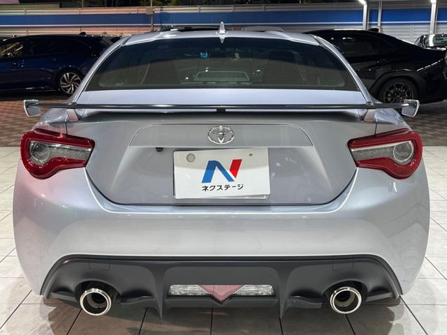 安心の最長10年・走行無制限保証(有償)をご用意。保証内容も充実はもちろん、無料点検&オイル交換や、年中無休の全国・24時間ロードサービスも付帯されておりますのでご安心下さい。