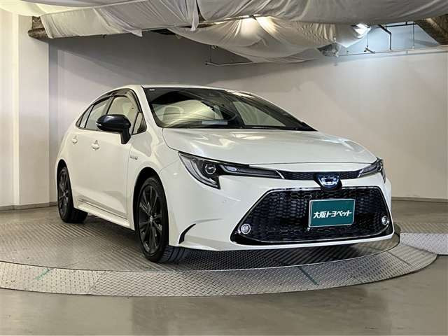 カローラ1.8 ハイブリッド W×B