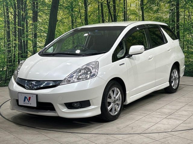 高透明度のガラス皮膜で撥水はもちろん、上質なツヤ・光沢を実現。紫外線や酸性雨から大切な愛車を保護し、色あせ・劣化を防止。「弾スプラッシュコート」、「弾プリミッサコート」からお選びいただけます。